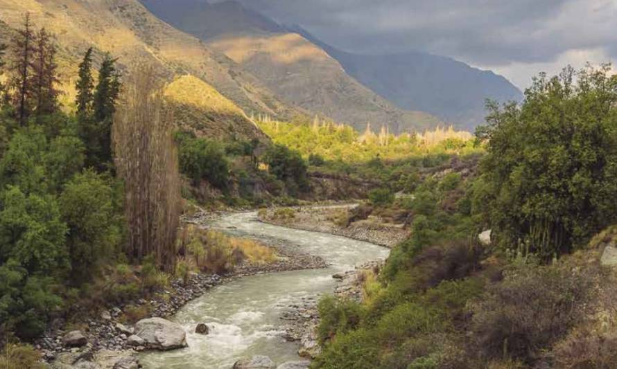 Investigación revela la urgencia de restaurar la cuenca del río Maipo debido a la saturación industrial