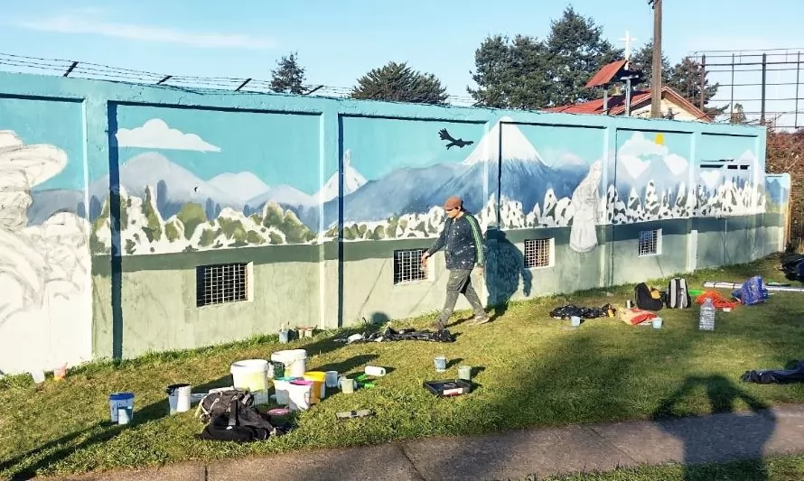 Trazan mural que absorbe partículas de CO2 en Osorno 
