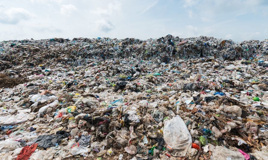 Costo del plástico a lo largo de su “vida” es diez veces mayor en países pobres