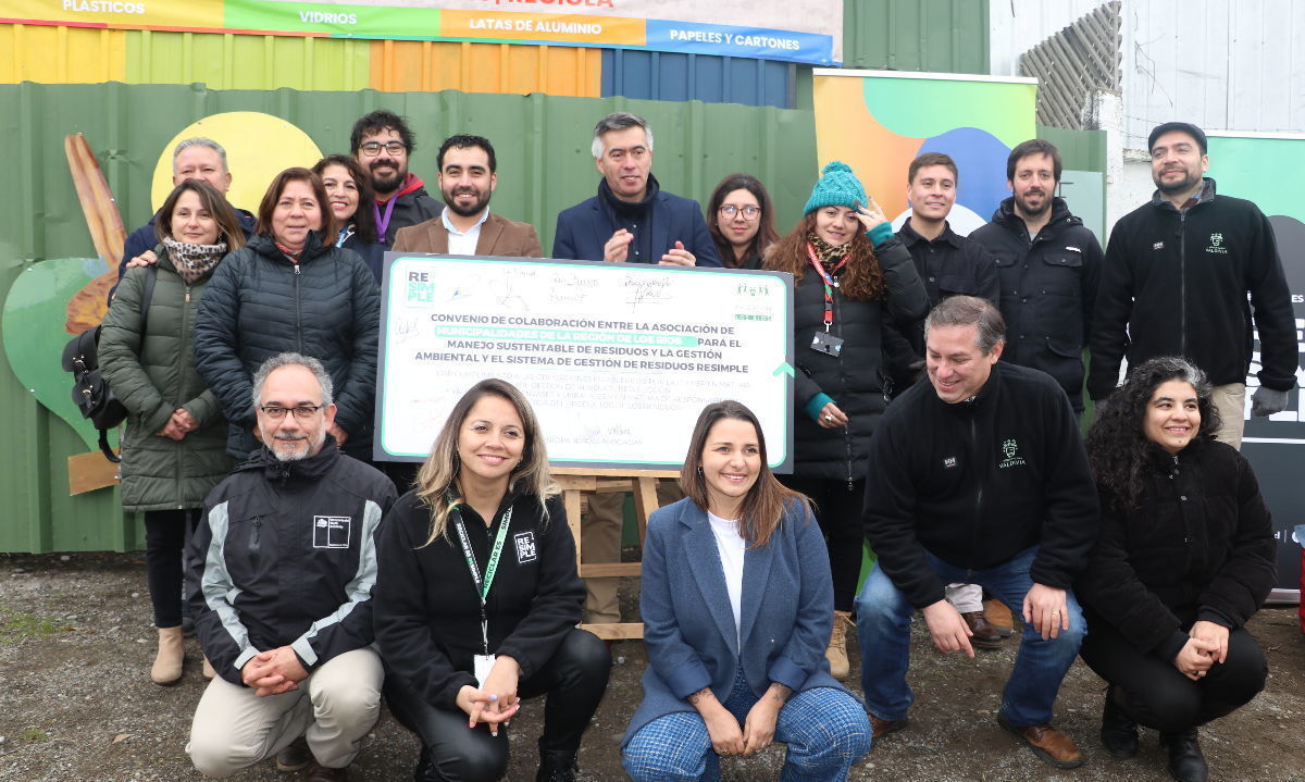 Firman convenio para el manejo sustentable de residuos en Los Ríos 